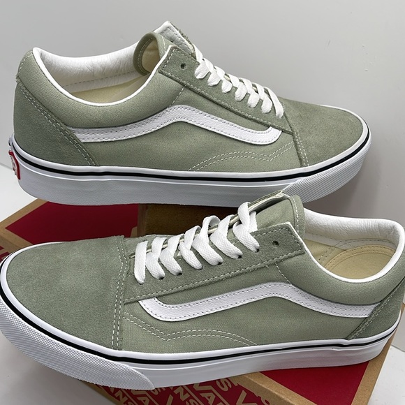 Vans Men’s Old Skool Desert Sage/True White
VN0A38G1U62
Sneakers - Picture 10 of 16
